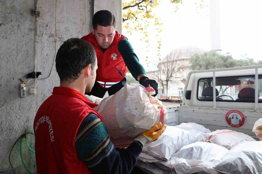 Menteşe Belediyesi’nden İhtiyaç Sahiplerine Yakacak Desteği