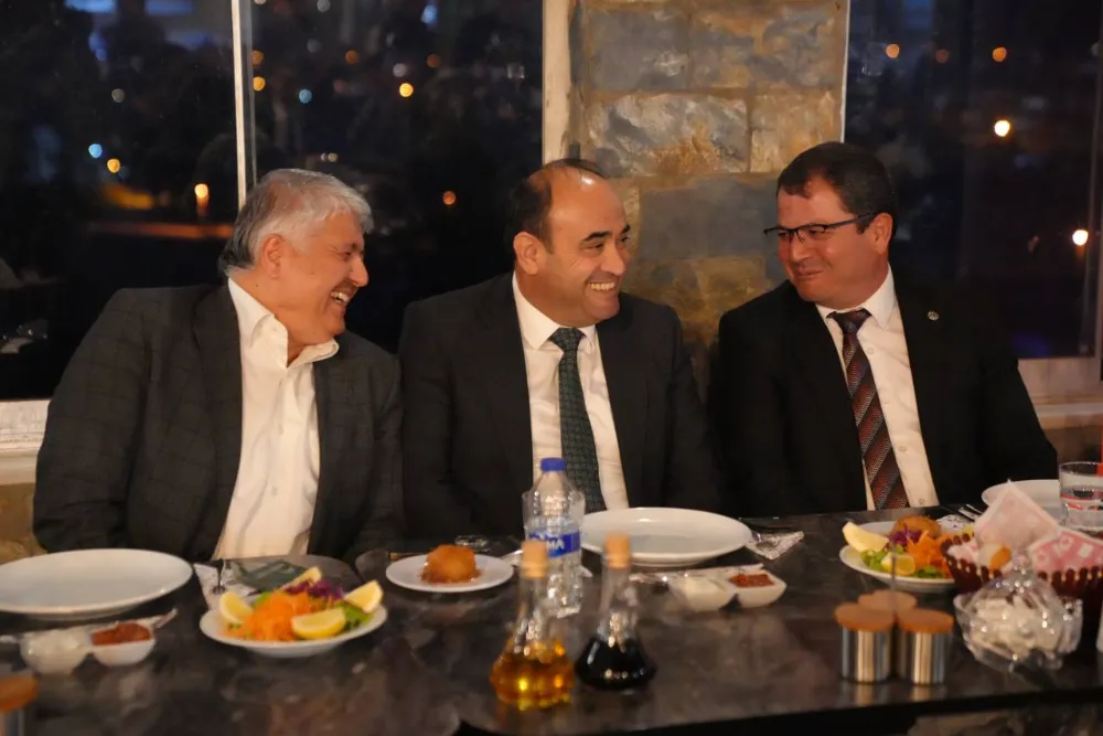 BAŞKAN AKDENİZLİ, MHP TEŞKİLATININ YEMEĞİNE KATILDI