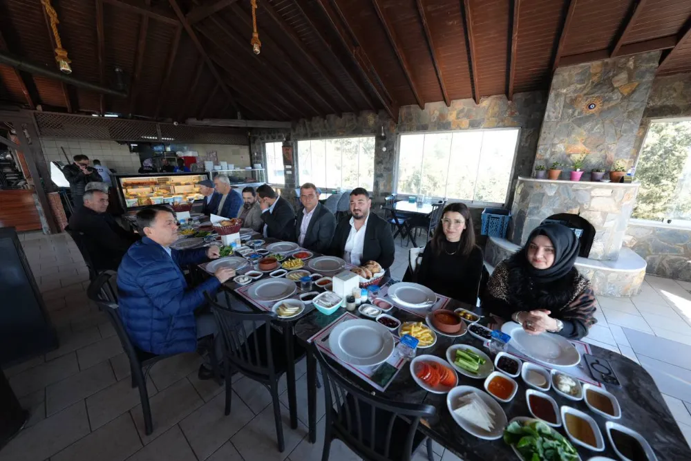 AKDENİZLİ, BELEDİYE MECLİS ÜYESİ ADAYLARIYLA BİR ARAYA GELDİ