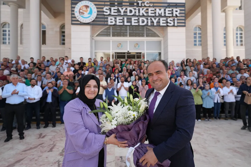 BAŞKAN AKDENİZLİ, YENİ DÖNEMİNİN İLK GÜNÜNDE COŞKUYLA KARŞILANDI