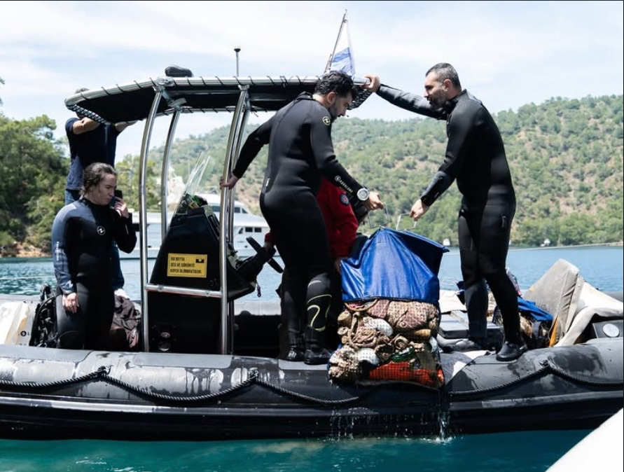 Fethiye Belediyesi’nden Dünya İklim Günü’ne Anlamlı Katkı: Göcek’te Sualtı Temizliği Gerçekleştirildi