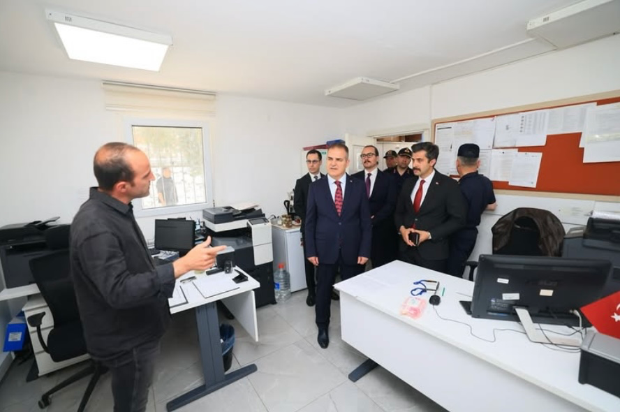 Vali Akbıyık’tan Ula Geri Gönderme Merkezi’ne Ziyaret