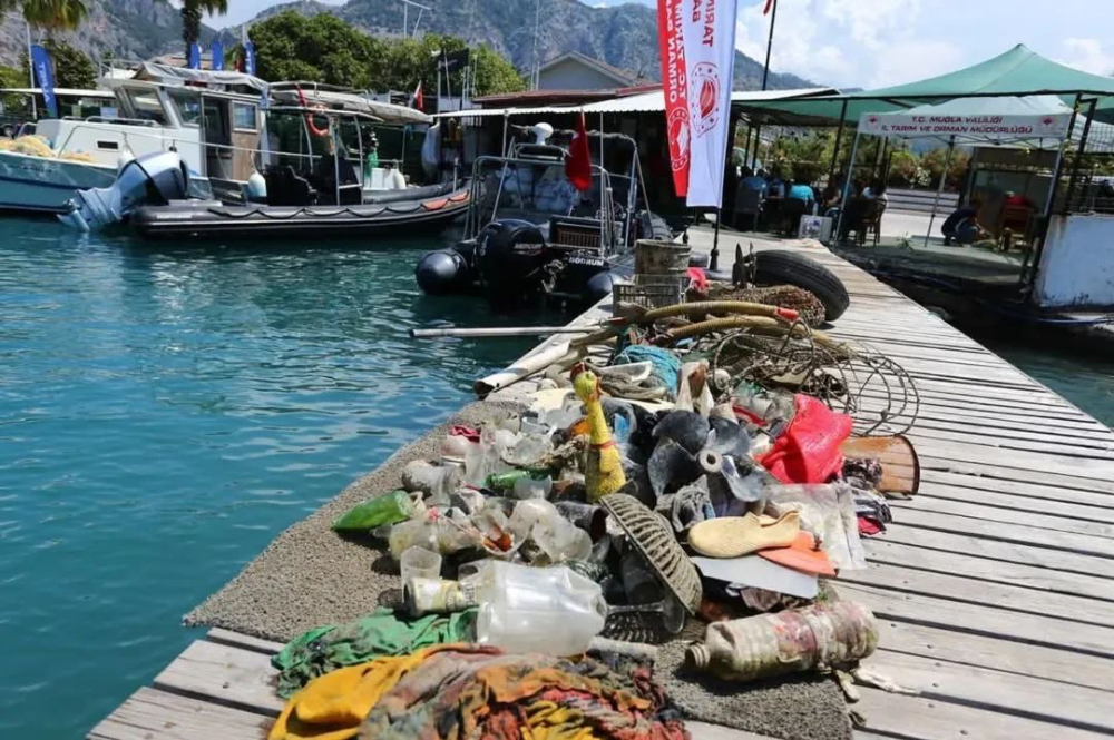 GÖCEK KOYLARINDA 20 TON ATIK TOPLANDI