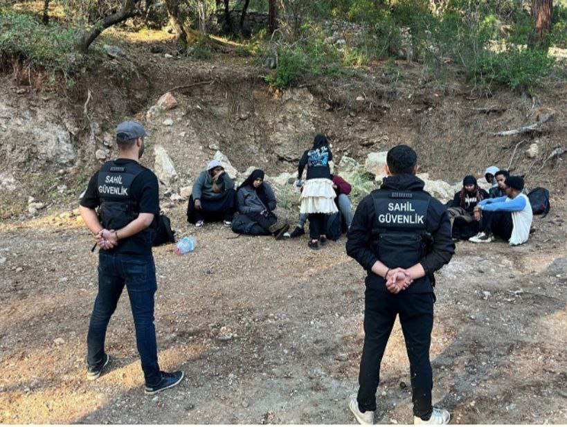 KAYAKÖY’DE 1’İ ÇOCUK 10 DÜZENSİZ GÖÇMEN YAKALANDI