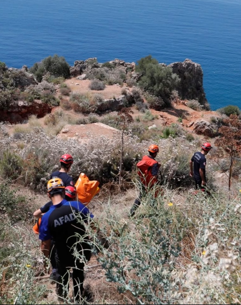 Antalya’da Falezde Dehşet: Rus Turist 15 Metreden Düştü